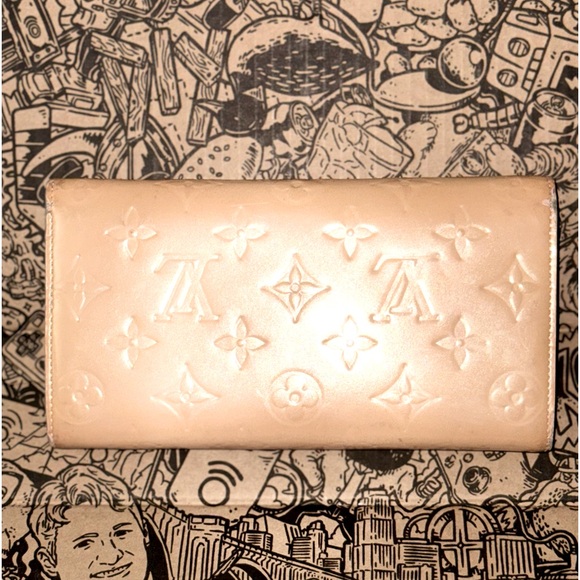 LOUIS VUITTON 🔥 SARAH VERNIS CREAM LONG SNAP WALLET - Picture 3 of 13